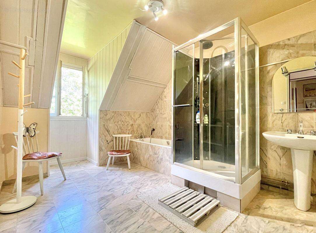 Maison à VARENNES-VAUZELLES