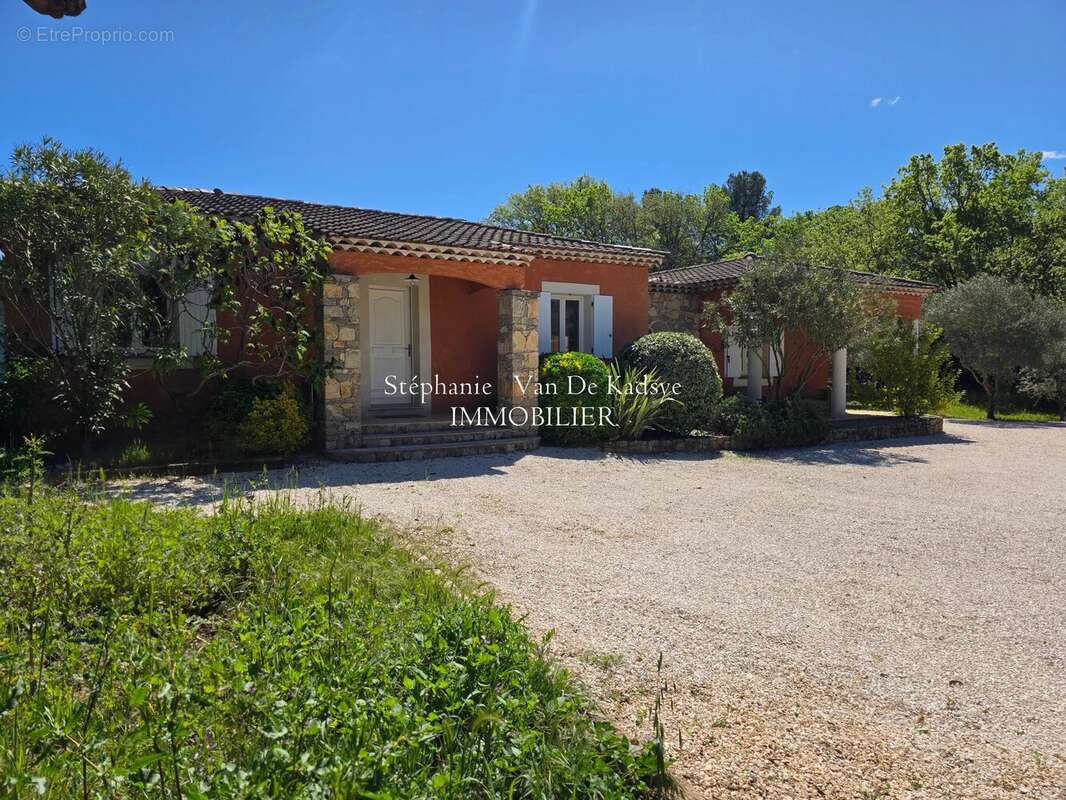 Villa plain-pied - 3 chambres - 3800m² jardin - double  garage -  piscine - photo 14