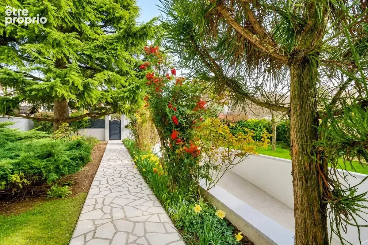 5 chambres / 150m² / sous-sol total / Jardin sans vis à vis - photo 16