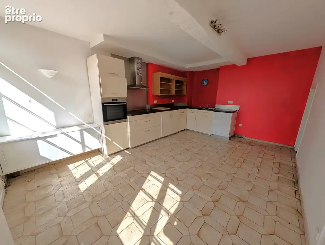 Maison ancienne avec 5 chambres au centre de la Ferté Loupière de 192m2 habitables sur jardin de 280m2 et jard - photo 4