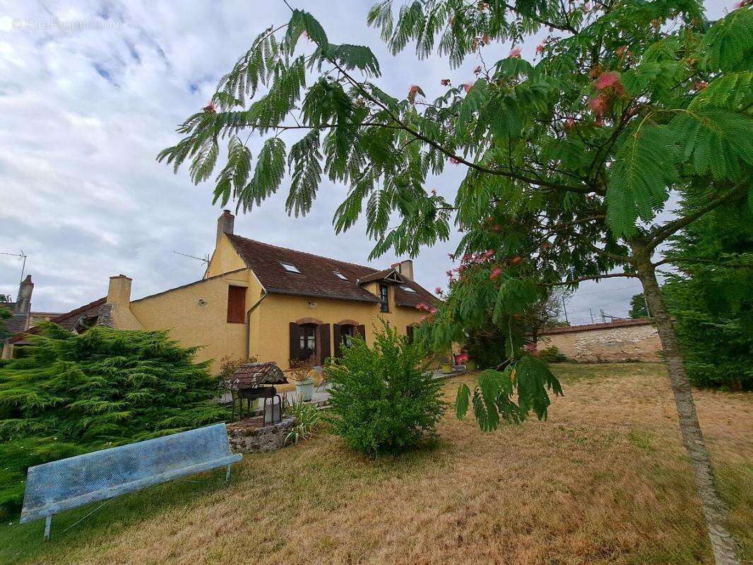 Maison à MEHUN-SUR-YEVRE