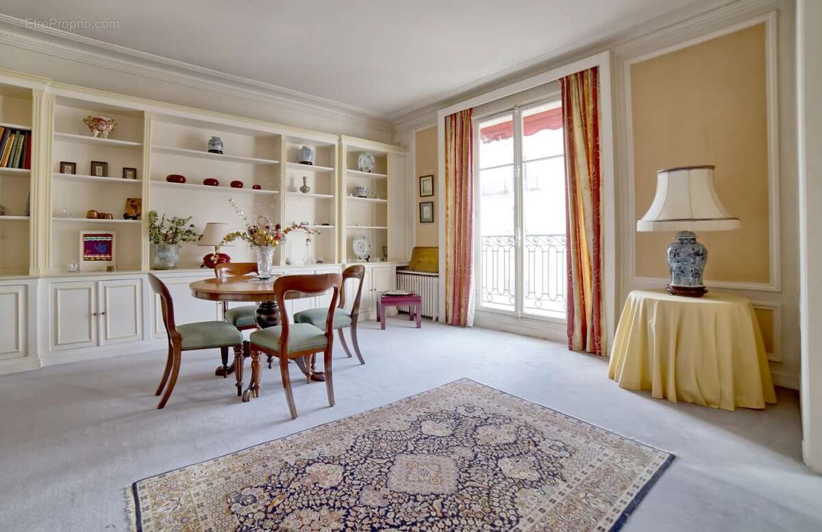 Appartement à NEUILLY-SUR-SEINE