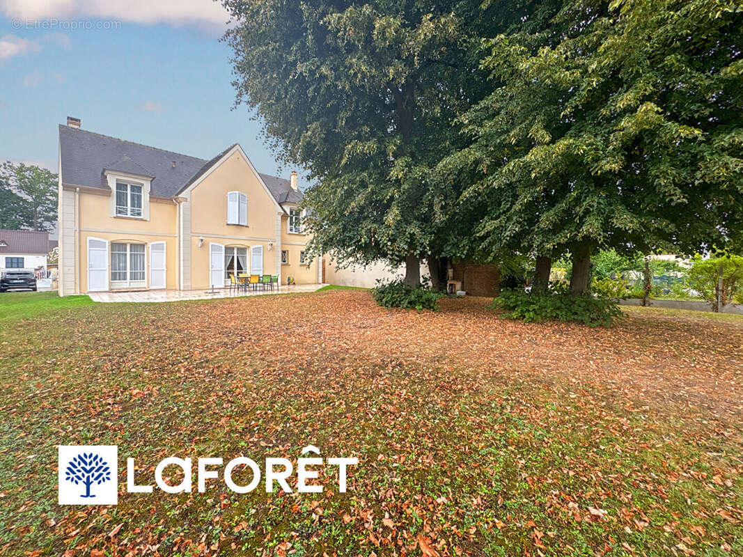 Maison à SAINTE-GENEVIEVE-DES-BOIS