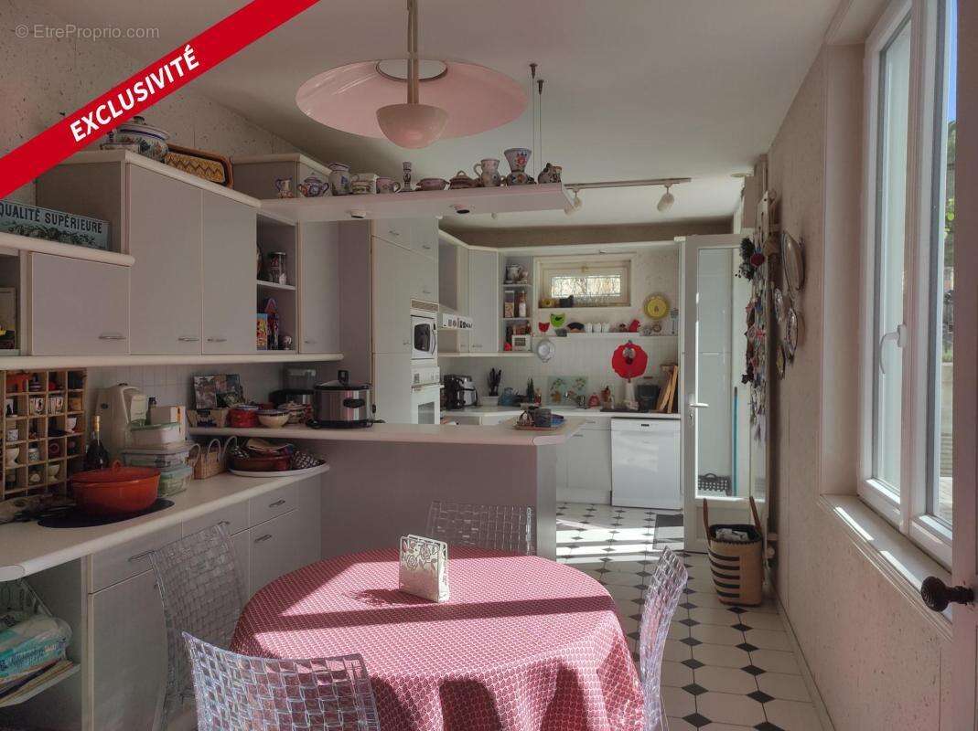 Maison à SAINT-JEAN-D'ANGELY