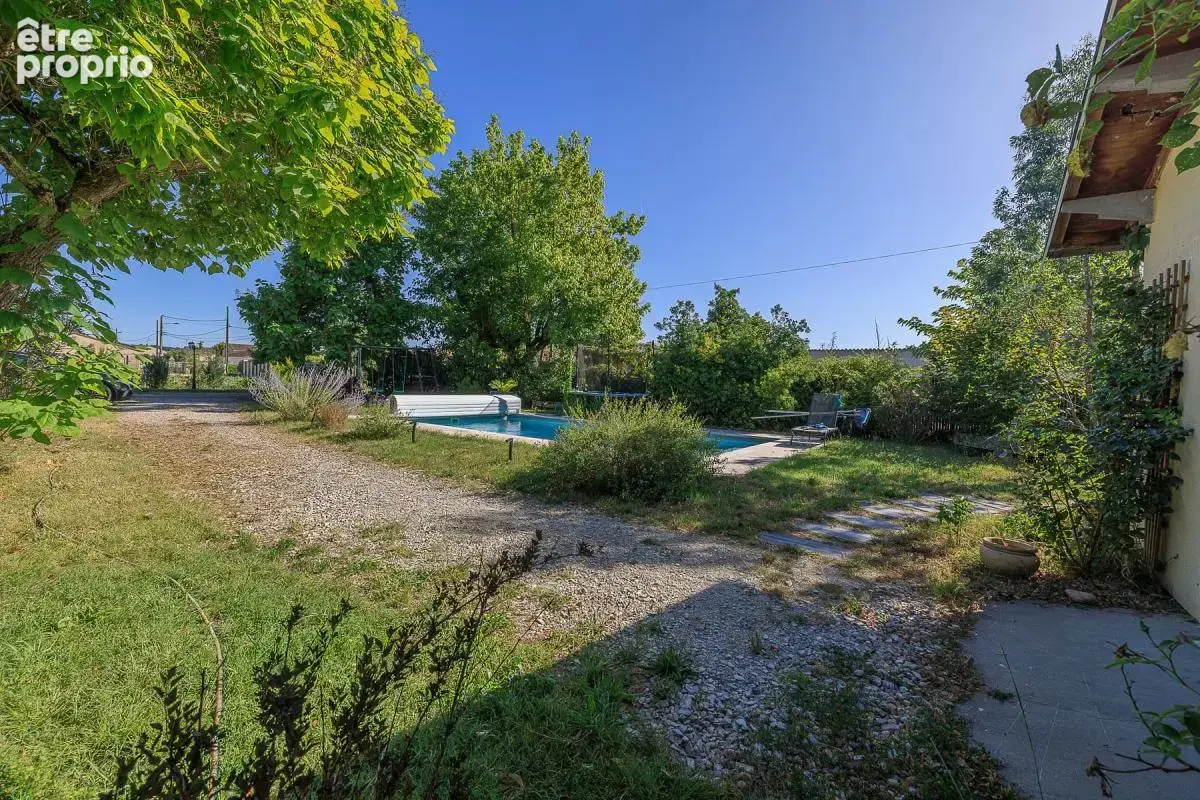 Maison T7 de 148 m, centre ville de Saint-Médard-de-Guizières 33230 - photo 3