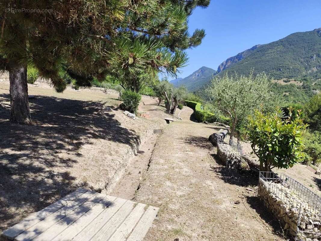 Maison à PUGET-THENIERS