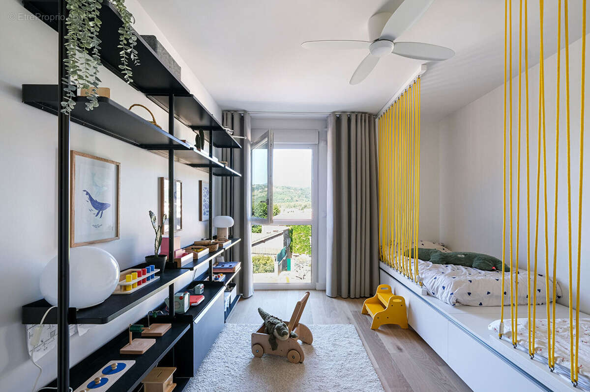 Appartement à LES ROCHES-DE-CONDRIEU
