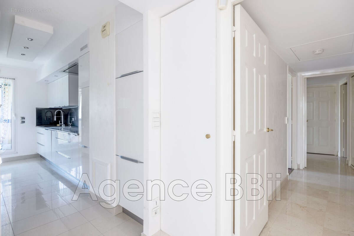 Appartement à SAINT-LAURENT-DU-VAR