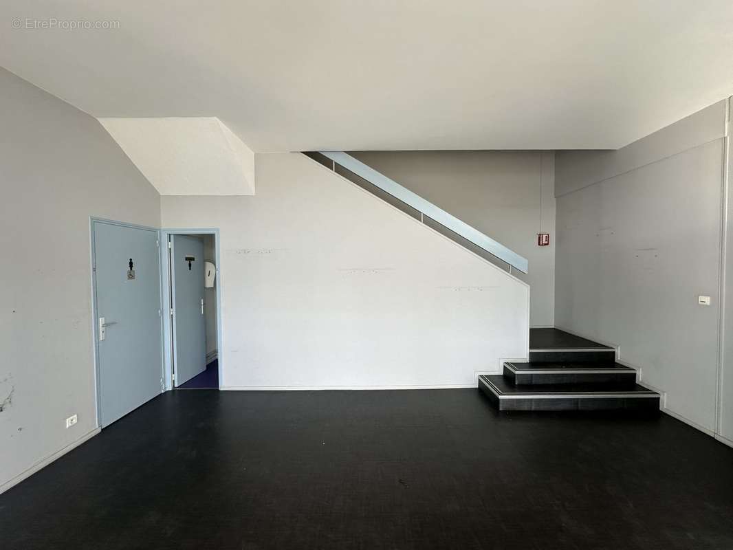 Commerce à MAINVILLIERS