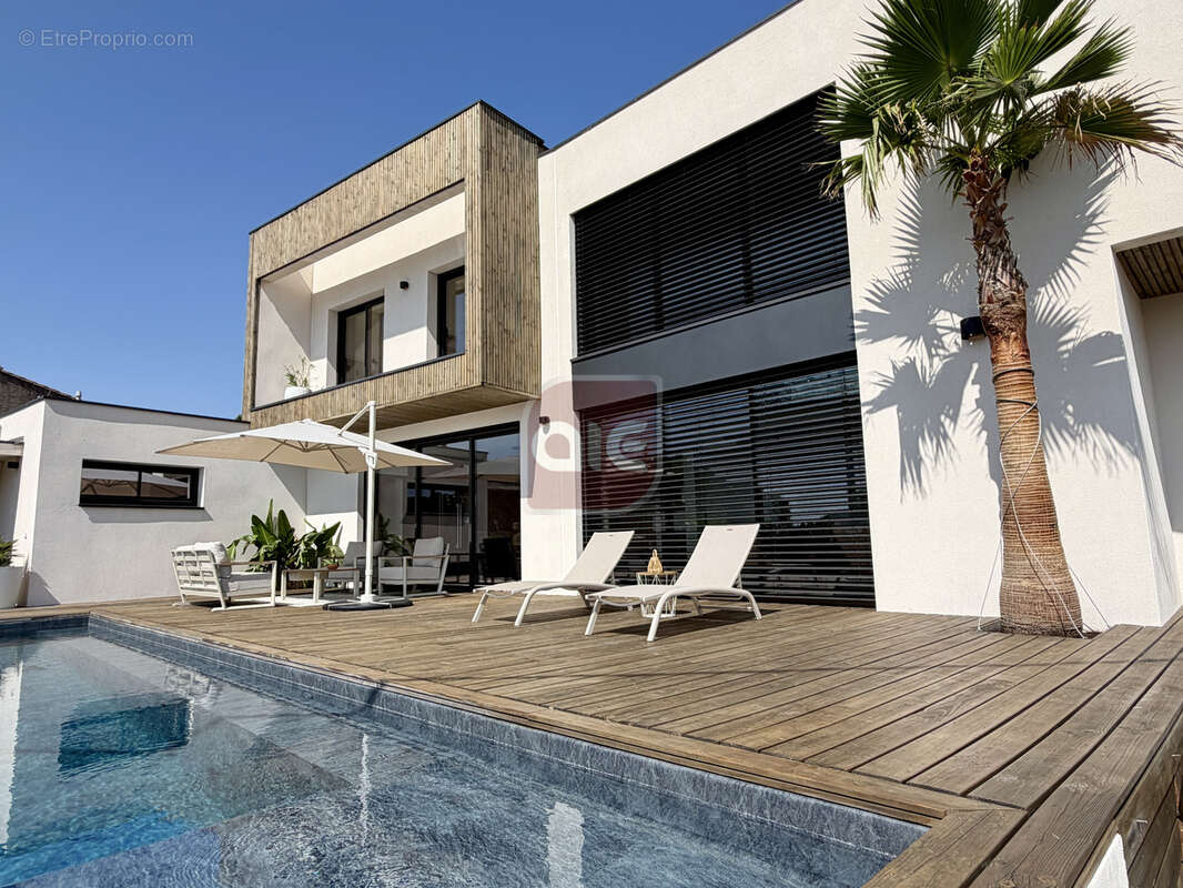 PRADES LE LEZ: Superbe contemporaine de près de 180 m2 sur une parcelle de 700 m2 avec piscine - photo 12