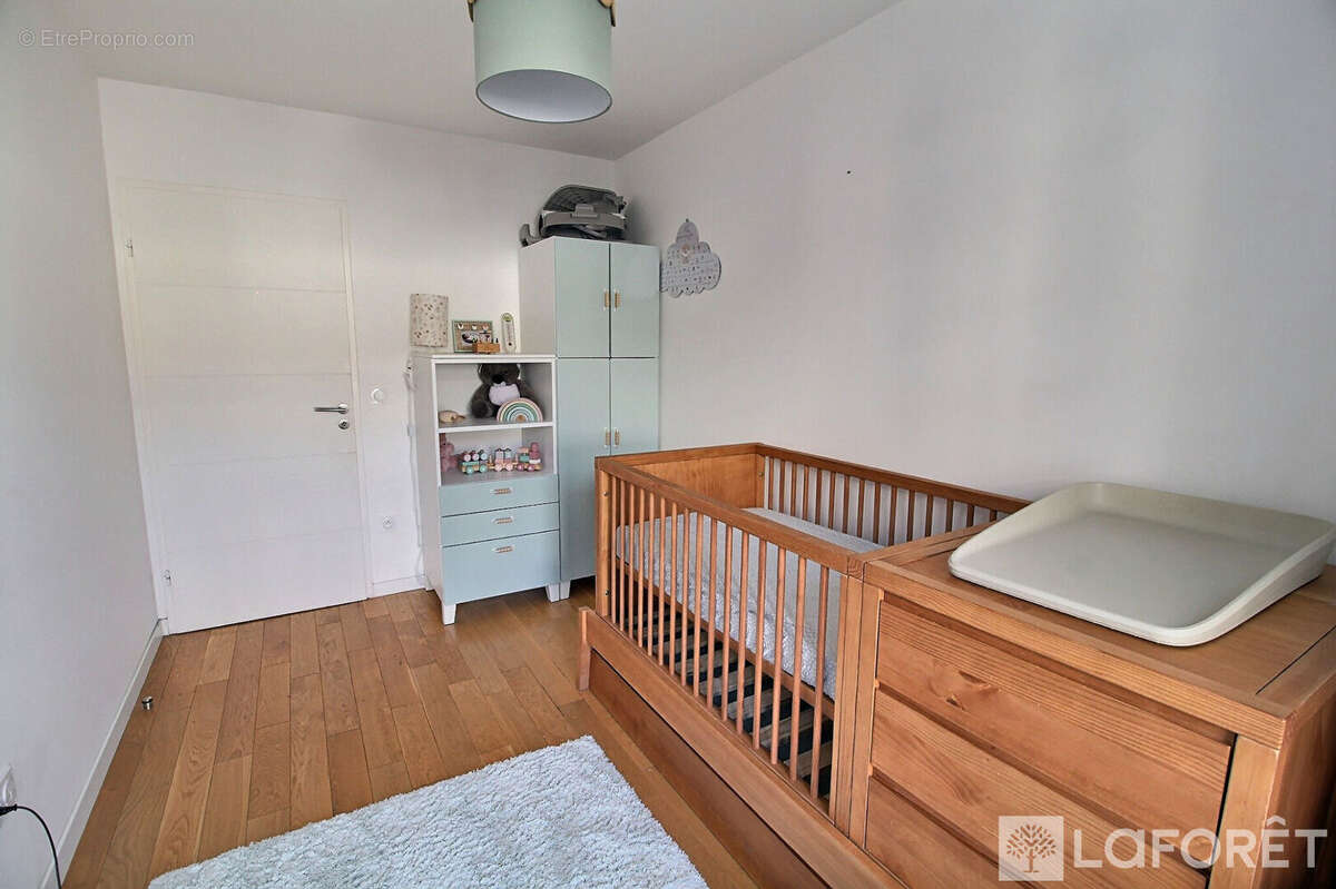 Appartement à LA GARENNE-COLOMBES