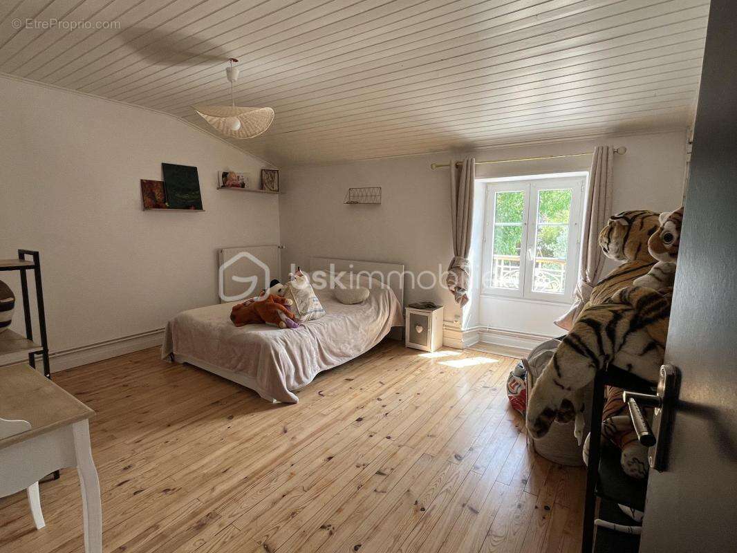 Niort Surimeau - propriété 350 m² habitable - photo 11