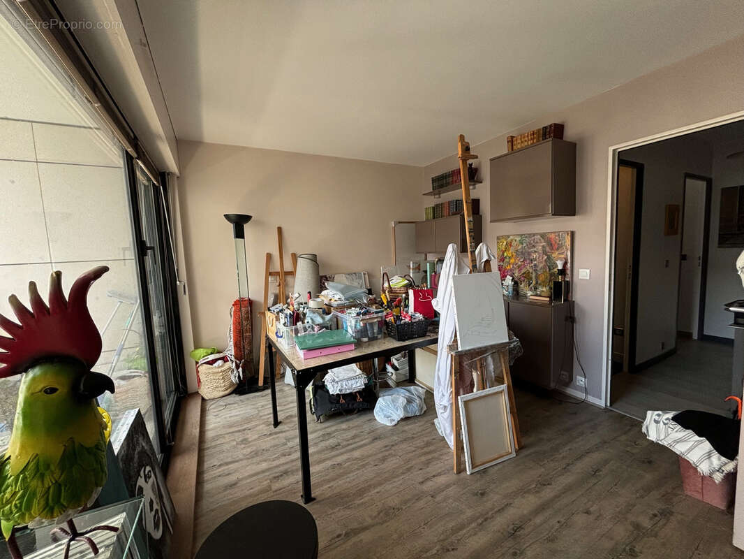 Superbe F4 au cœur d’Enghien-les-Bains avec loggia et parking - photo 9
