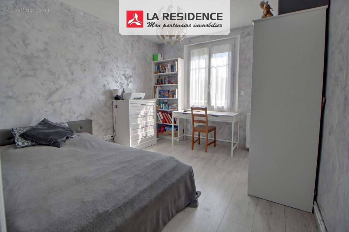 Maison 96 m² à Les Clayes-Sous-Bois  - photo 5