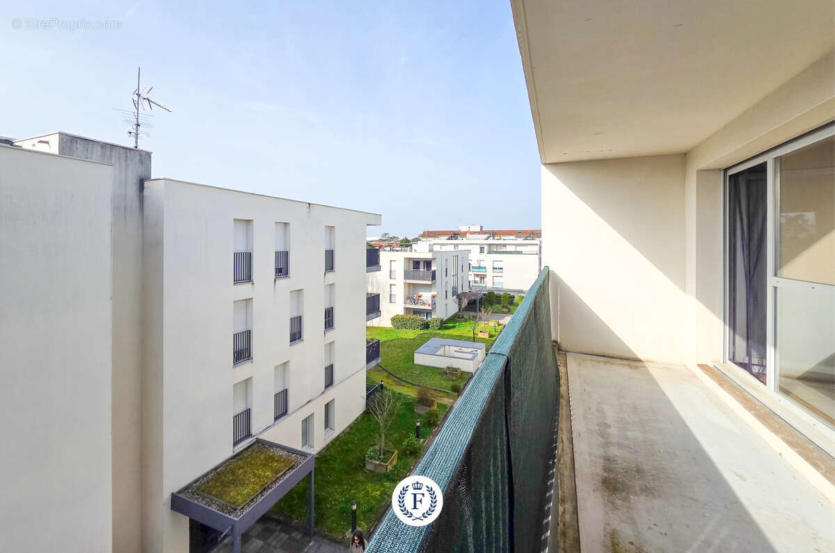 Appartement à MEYZIEU