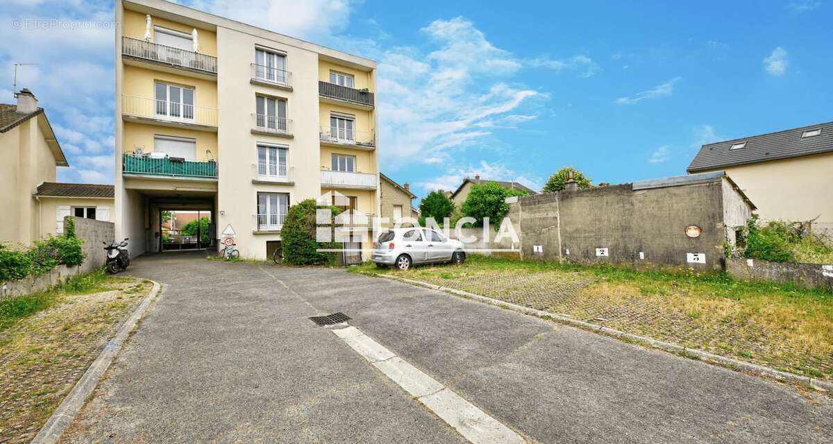 Appartement à LES MUREAUX