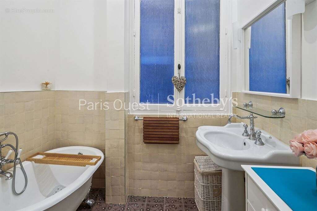 Appartement à PARIS-17E