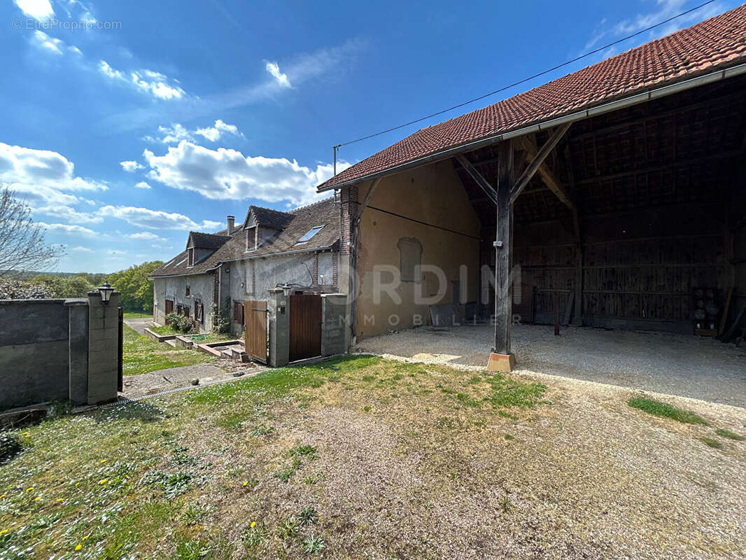 Maison à TOUCY