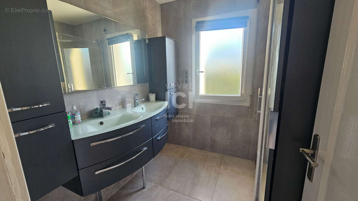 Maison à SAINTE-LUCE-SUR-LOIRE