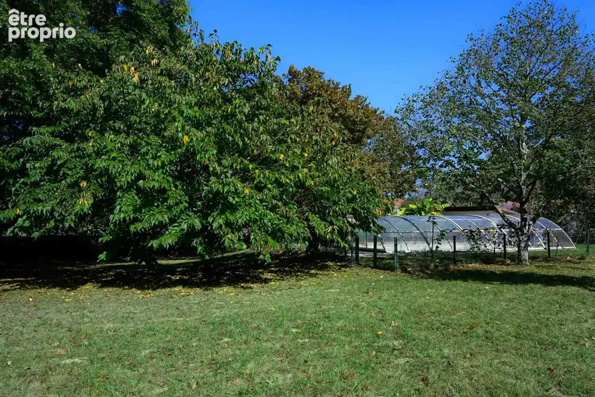 Une ferme de 1859, ses 4 600 m² de parc et sa piscine - photo 7