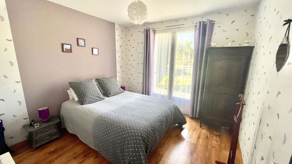 Maison à SAINT-CLEMENT-DE-LA-PLACE