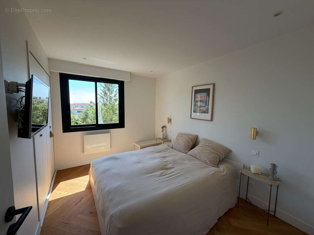 Magnifique appartement T3 80m2 - double balcon - box cave - parking - Bordeaux Caudéran - photo 6