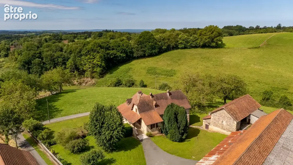 Un joyau rural — ferme, appartement, granges et 1,6 hectare. - photo 2