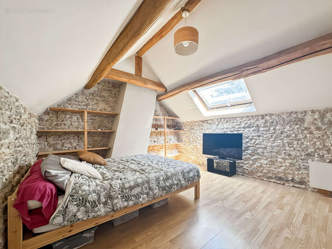 Maison en pierre renovée avec cave et jardin clos - photo 10