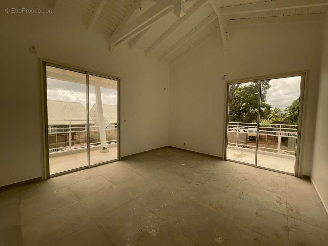 Maison à LES ABYMES