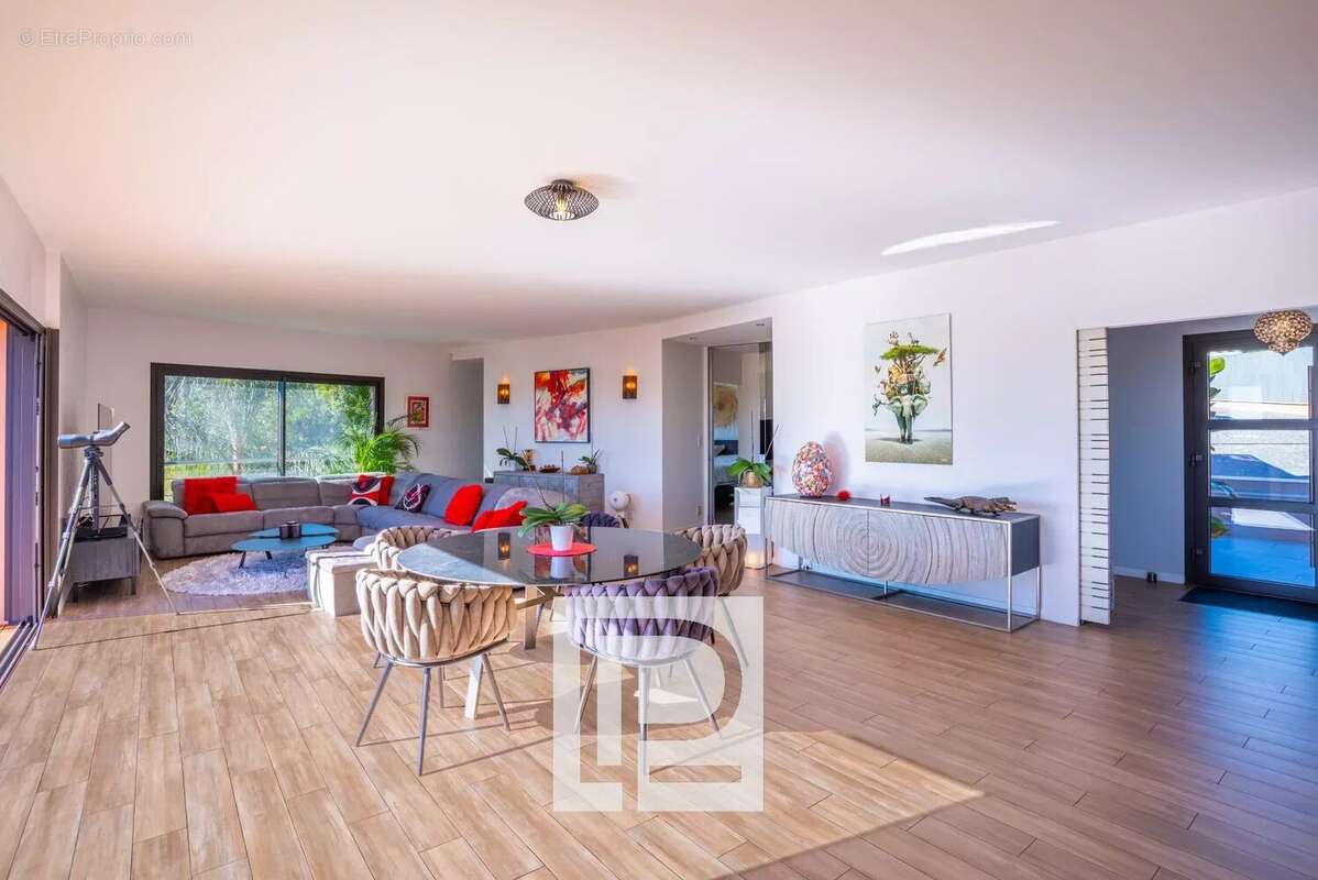 Maison à MANDELIEU-LA-NAPOULE