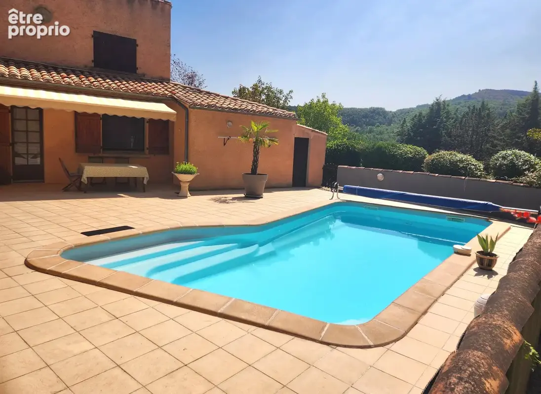 Belle Propriété Indépendante de 5 Chambres Avec Piscine, Vues et Garage - photo 24