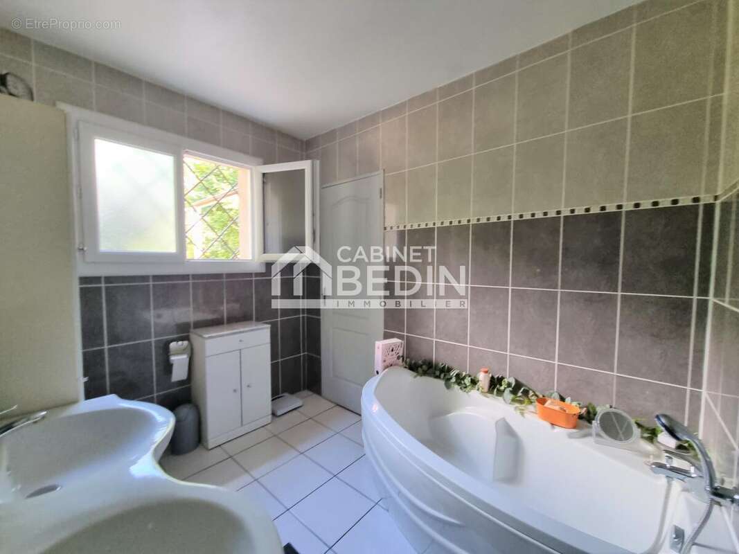 Maison à CABANAC-ET-VILLAGRAINS