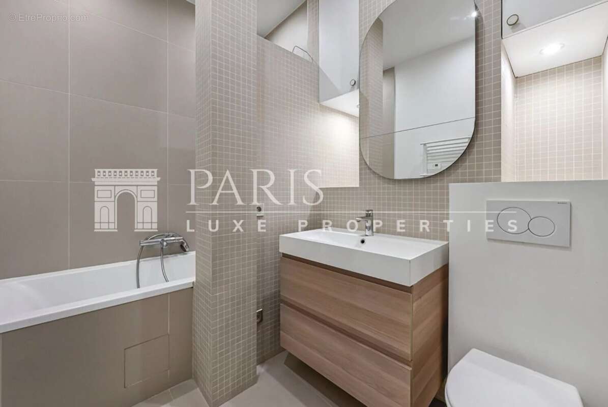 Appartement à PARIS-16E