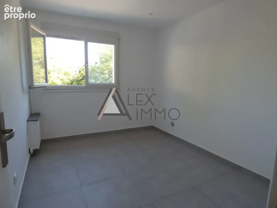 Appartement 5 pièces + plave privative - 102.44 m2 - Les Caillols 13011 Marseille - 245 000 €* - photo 10