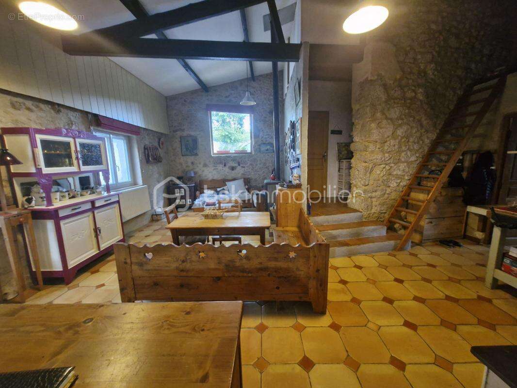 Maison à PORT-SAINTE-FOY-ET-PONCHAPT