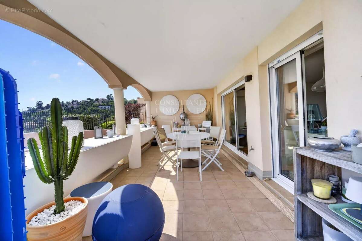 Appartement à MANDELIEU-LA-NAPOULE