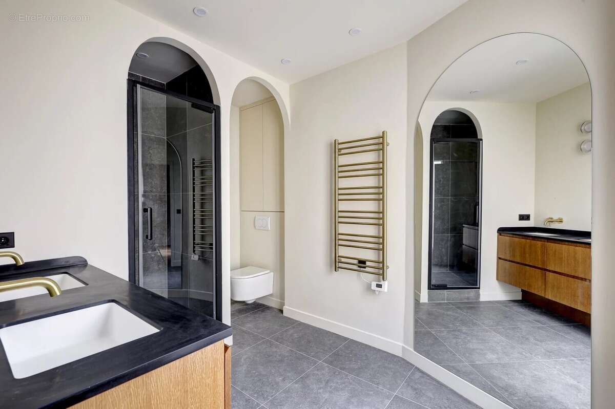 Appartement à PARIS-8E