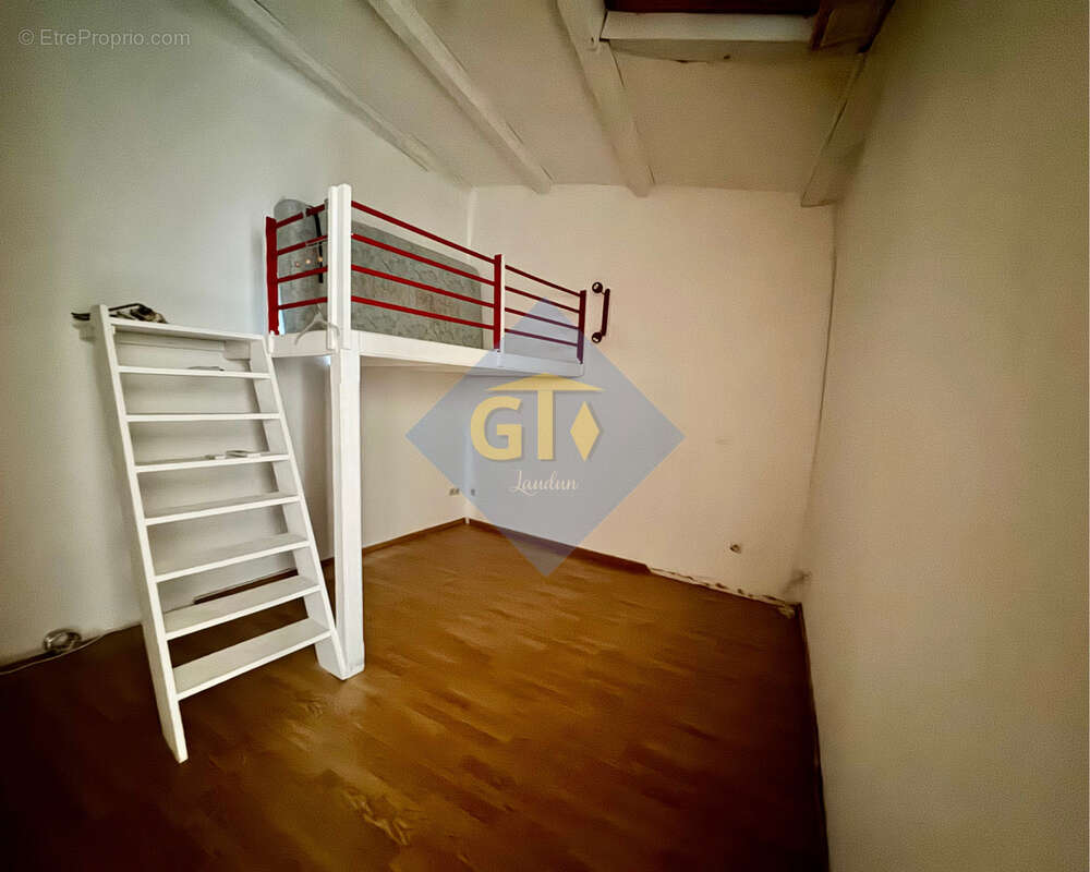 Maison à LAUDUN-L'ARDOISE