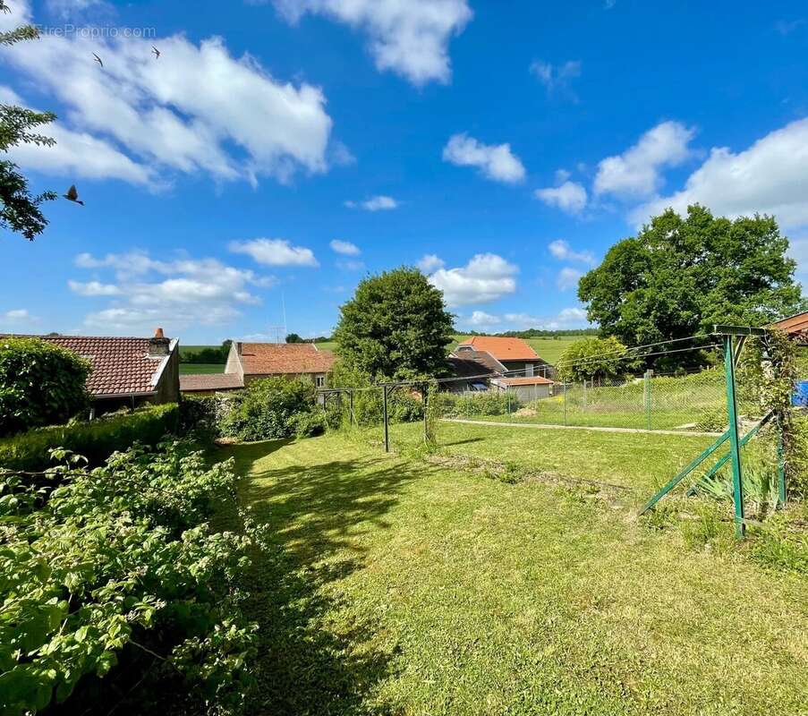 Maison à FRESNOIS-LA-MONTAGNE