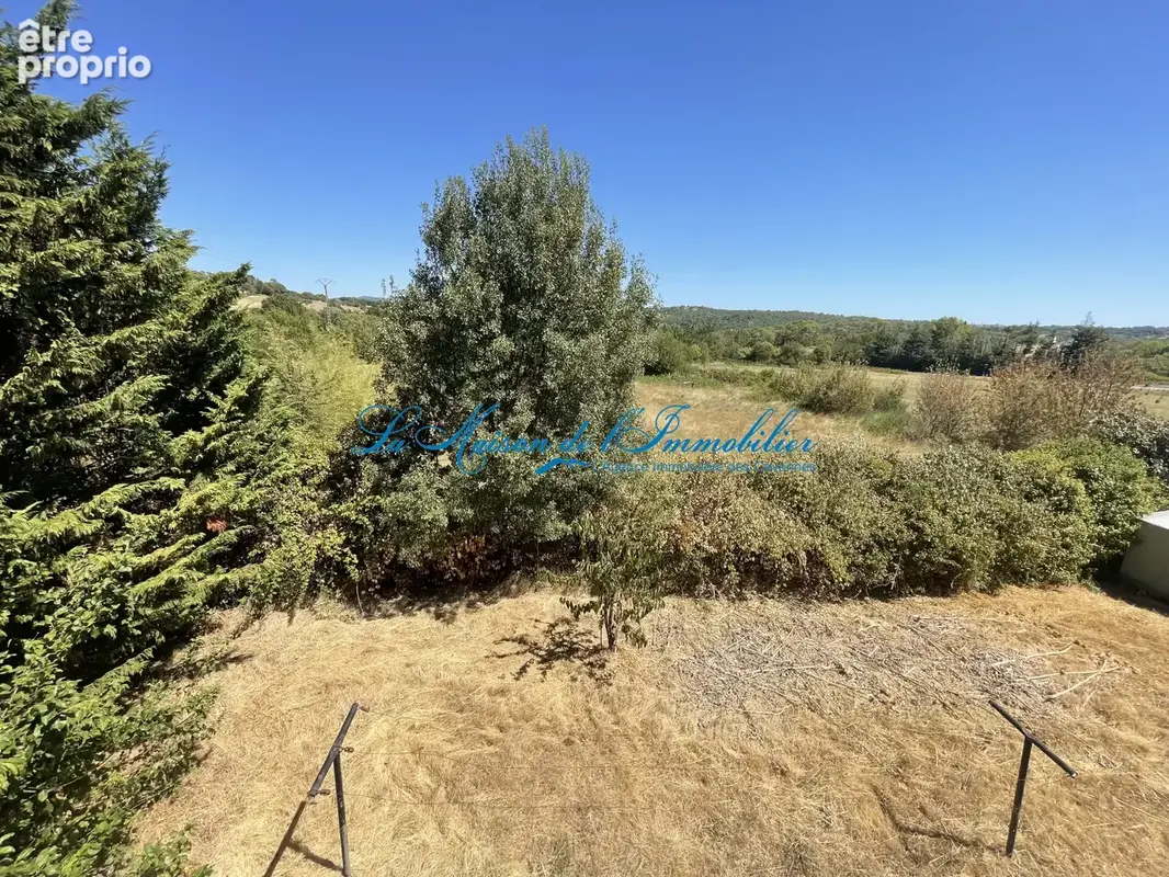 St PRIVAT DES VIEUX, maison de F4 plus 2 garages sur 4153 m2 de terrain plat - photo 3