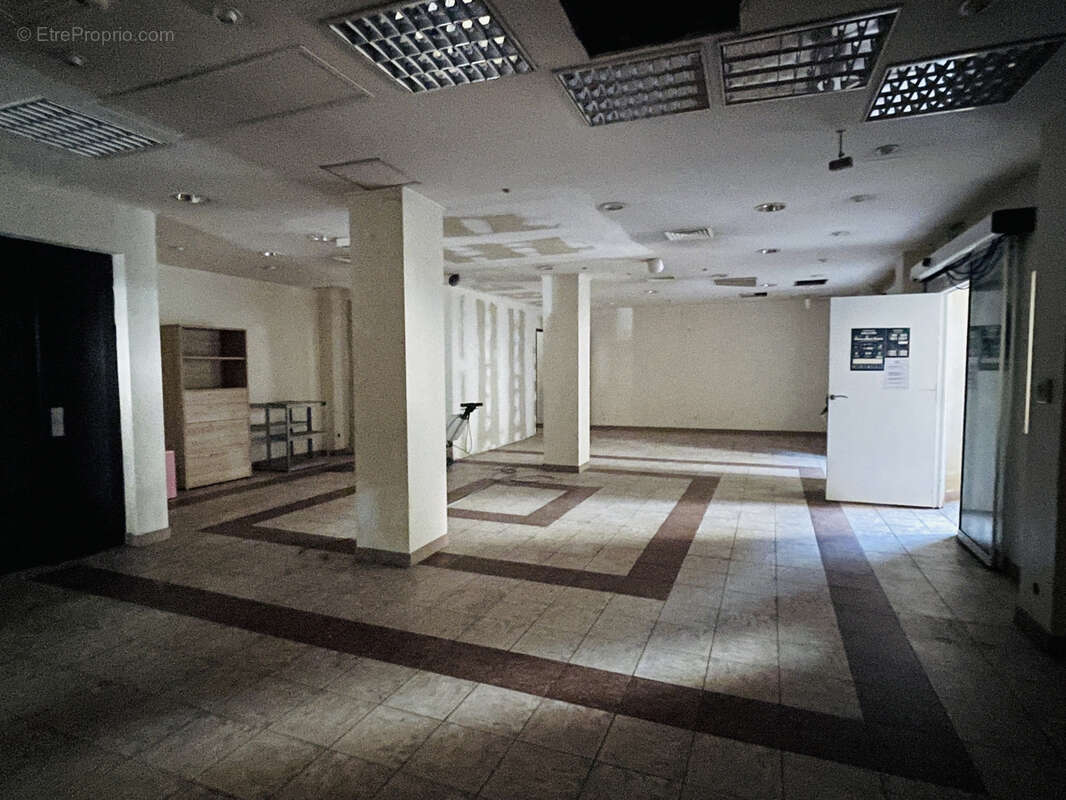 Commerce à AIMARGUES