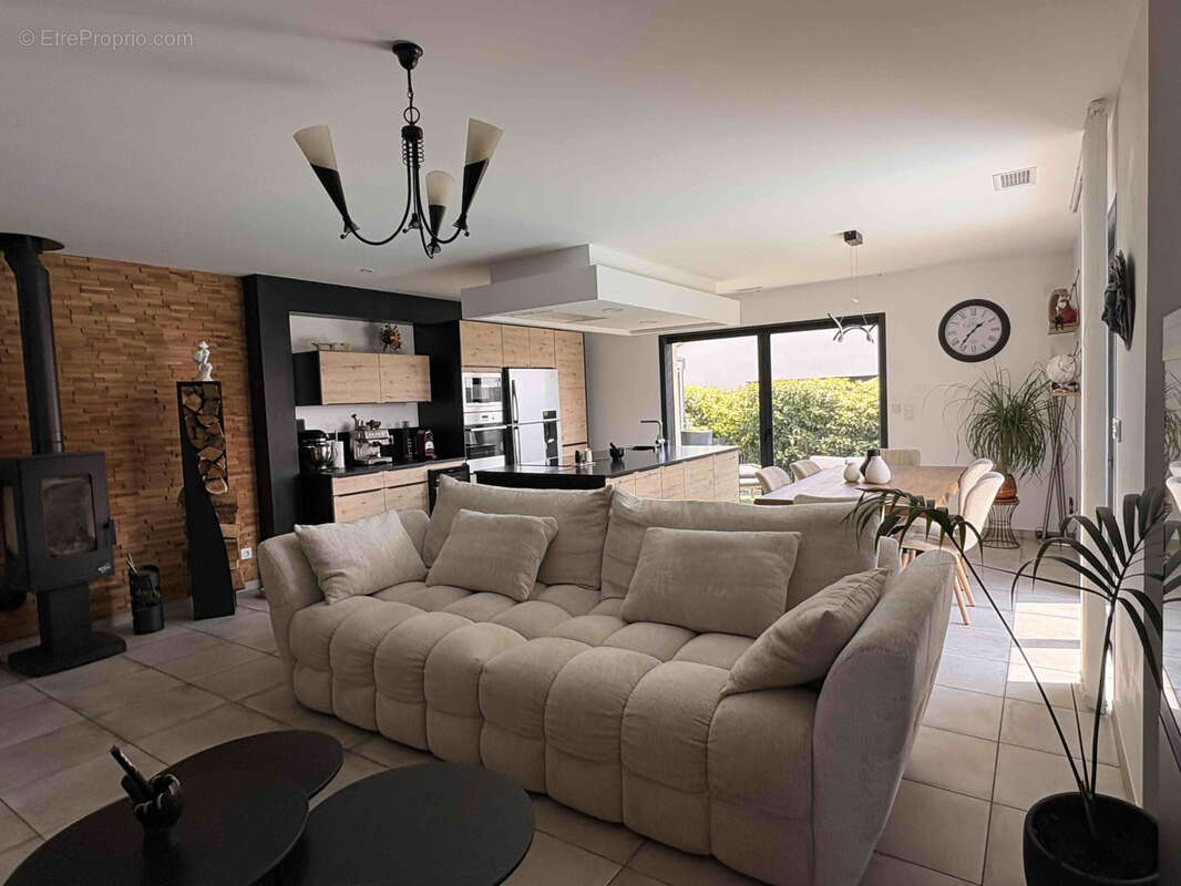 Villa t4 de qualité récente avec garage et piscine - dpe a - photo 2