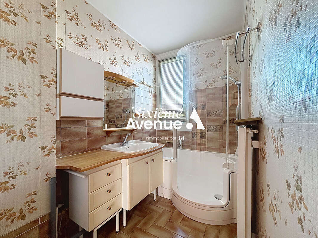 Appartement à DECINES-CHARPIEU