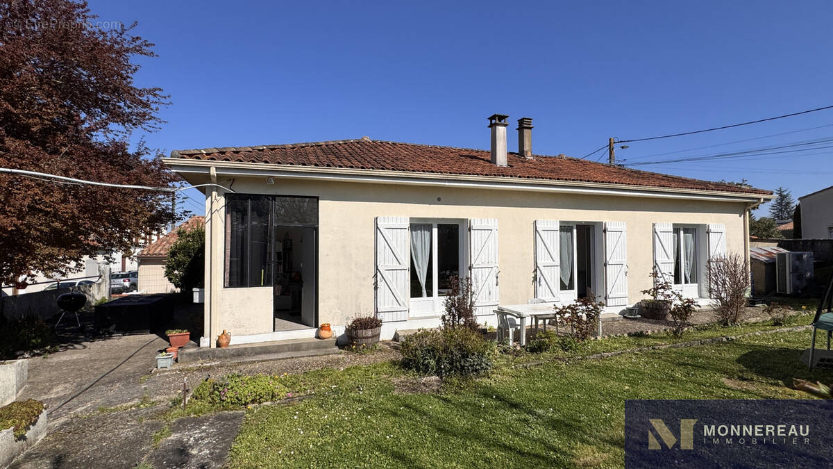 Maison à BARBEZIEUX-SAINT-HILAIRE