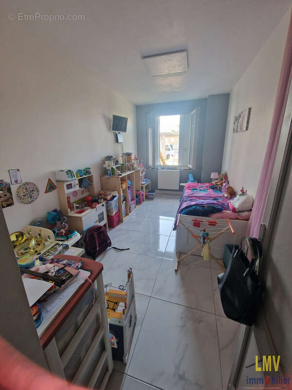 Maison à SAINT-MEDARD-DE-GUIZIERES