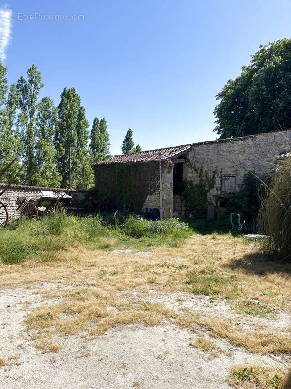 Maison à AUGE-SAINT-MEDARD