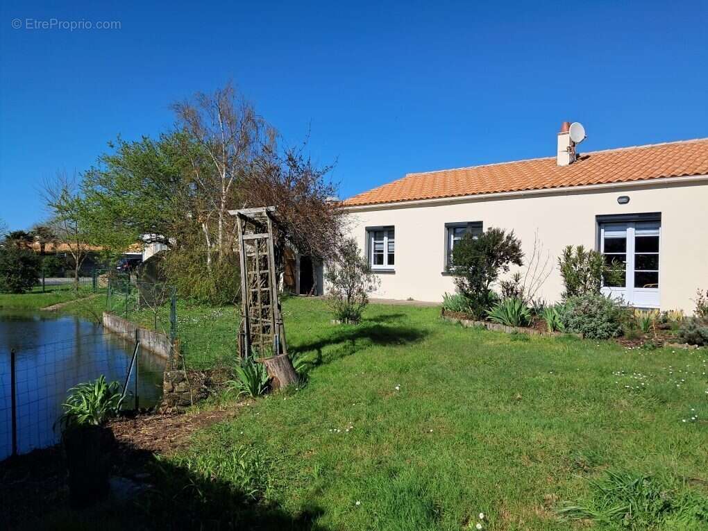 Maison à BOUIN