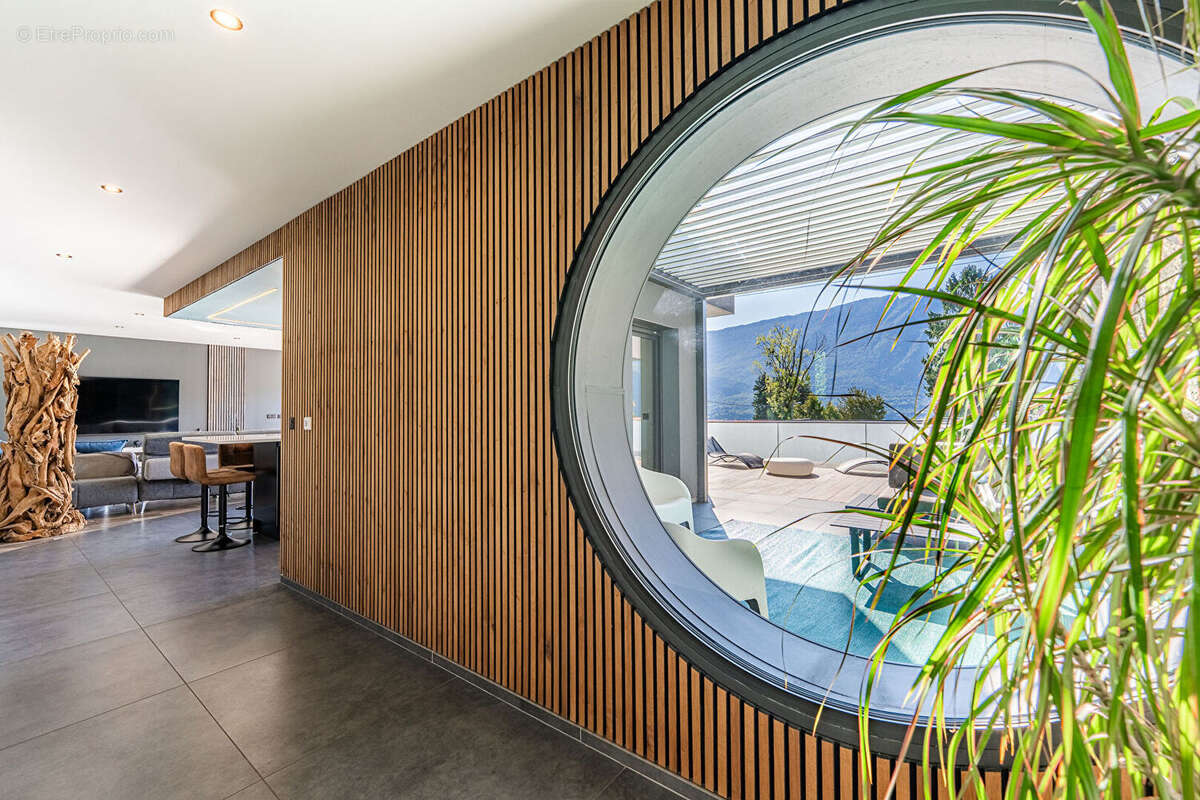 Villa contemporaine avec piscine intérieure et vue lac - photo 8