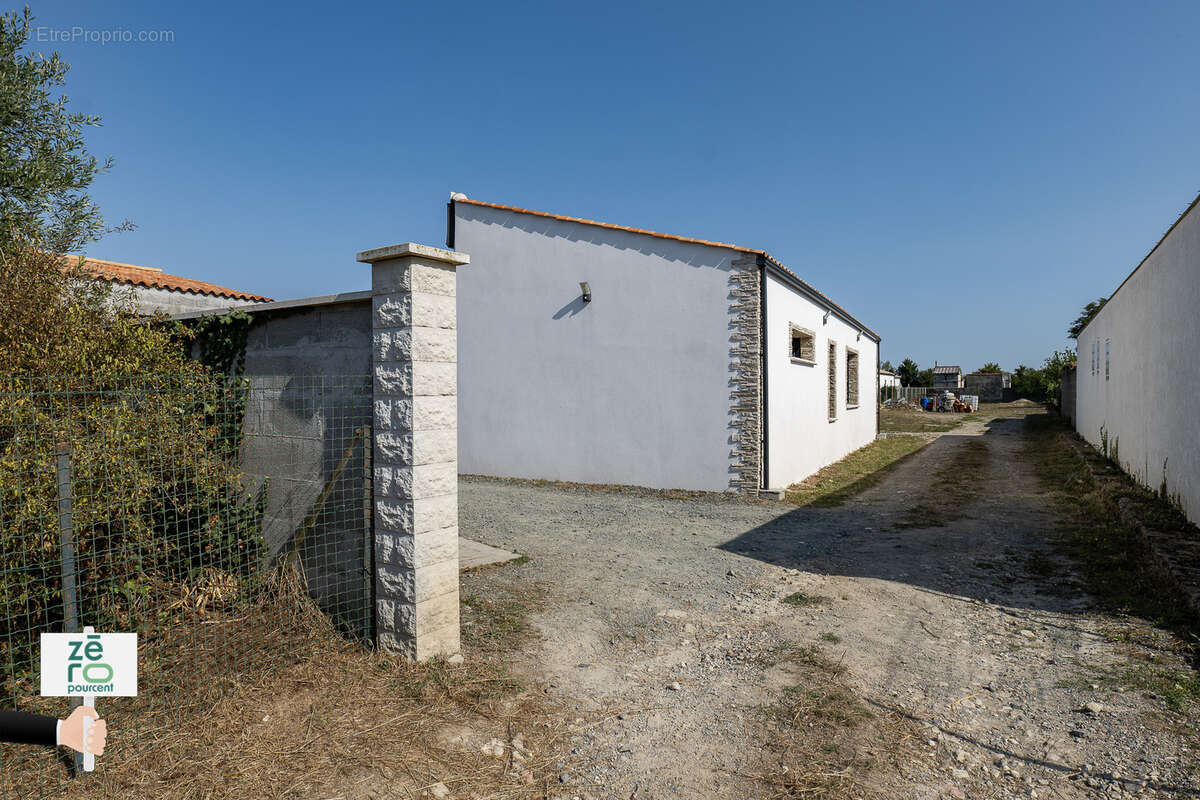 Maison à CHAMPAGNE-LES-MARAIS