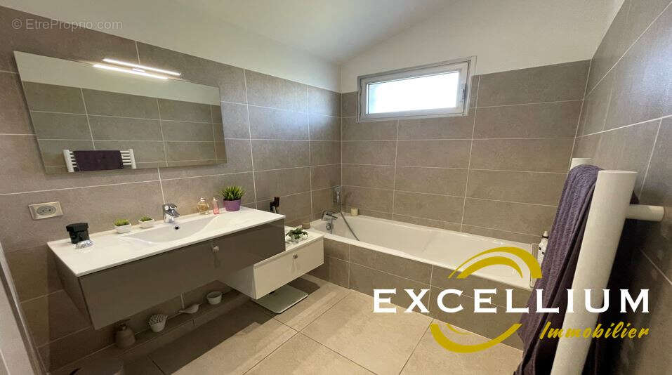 Maison à FONTAINES-SAINT-MARTIN